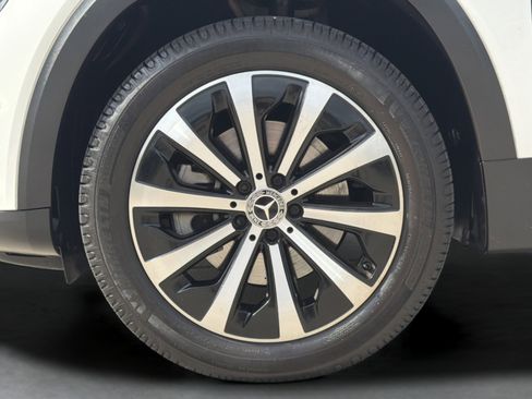 Used 2021 Mercedes-Benz GLB 250 4MATIC image 12
