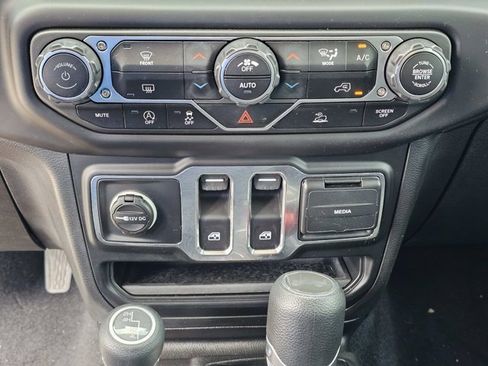 Used 2023 Jeep Wrangler Sport AWD/4WD image 29