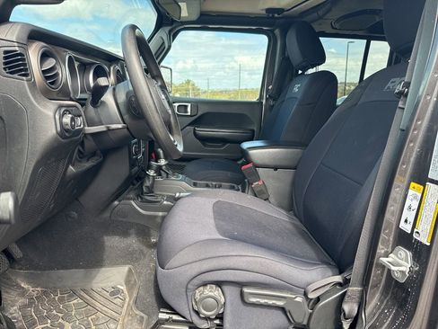 Used 2018 Jeep Wrangler Unlimited Sport image 7