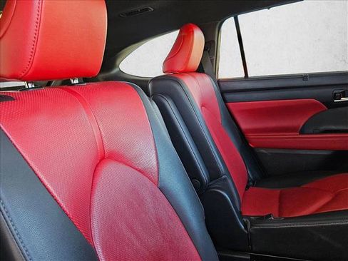 Used 2021 Toyota Highlander XSE image 25