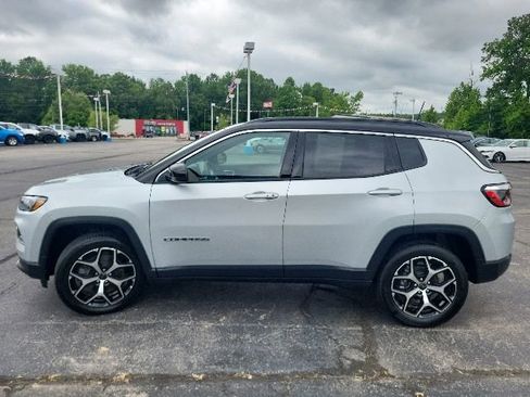 Used 2025 Jeep Compass Limited AWD/4WD image 10