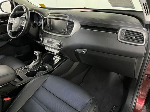 Used 2019 Kia Sorento SX image 25