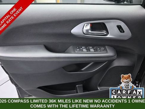 Used 2025 Chrysler Pacifica Limited FWD image 14