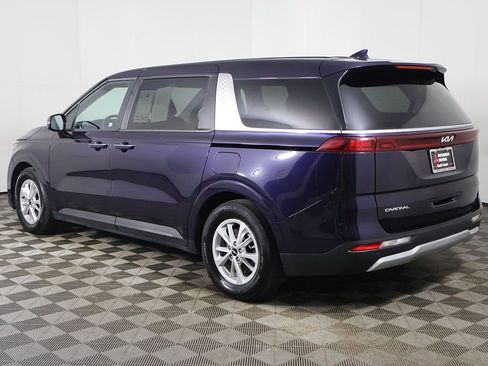 Used 2024 Kia Carnival LX image 9