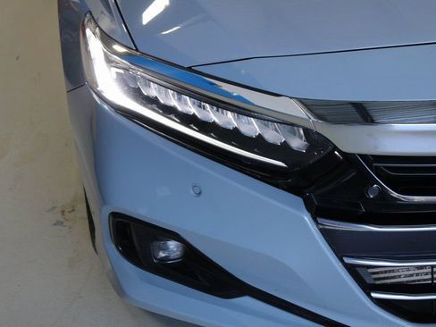 Used 2021 Honda Accord Touring image 6