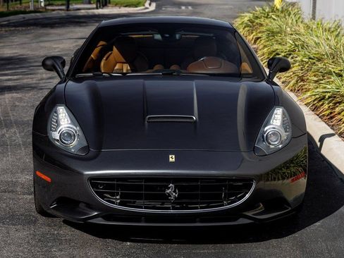 Used 2010 Ferrari California image 7