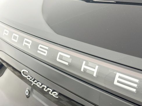 Certified 2023 Porsche Cayenne AWD/4WD image 30