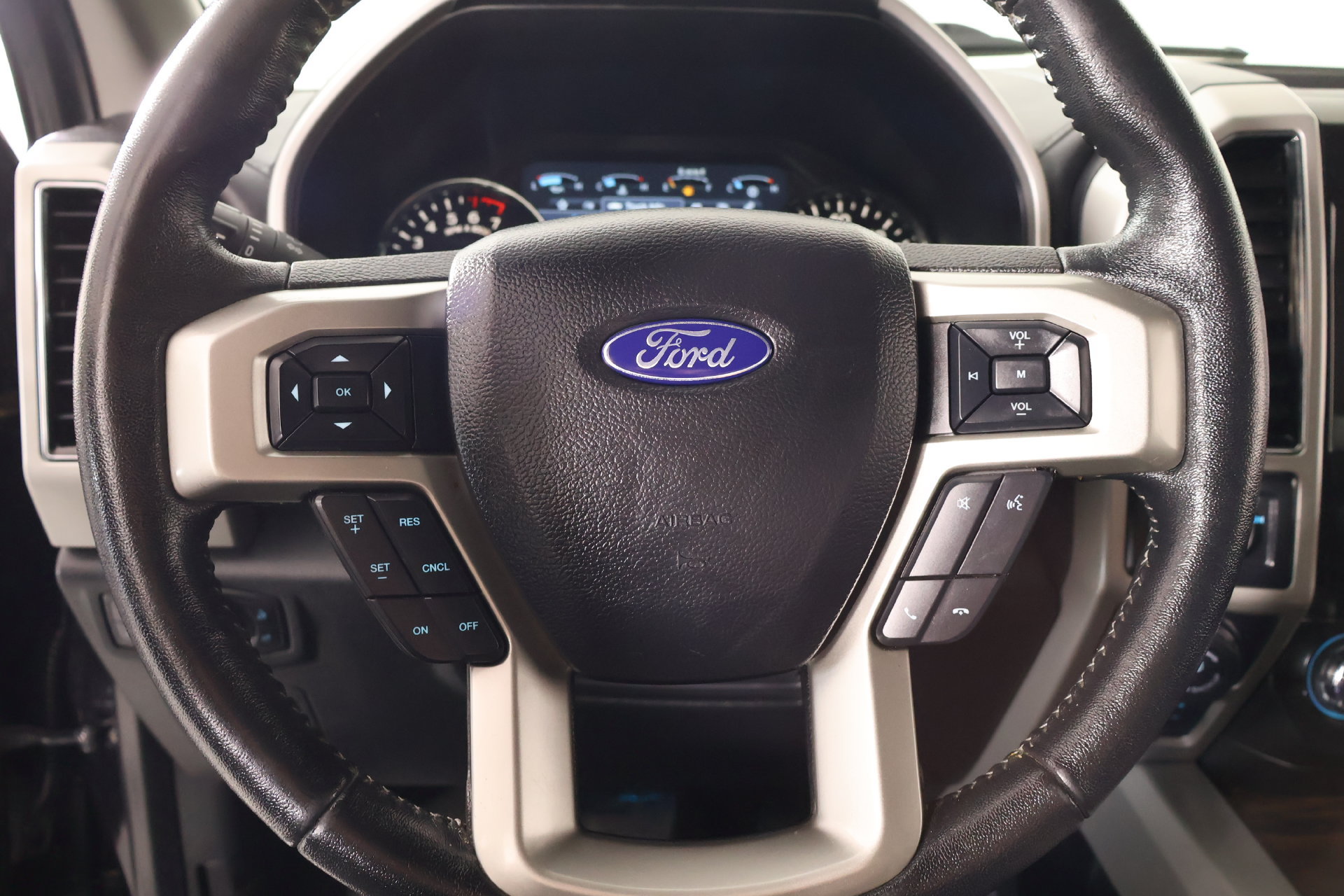 Used 2020 Ford F150 Lariat RWD image 4