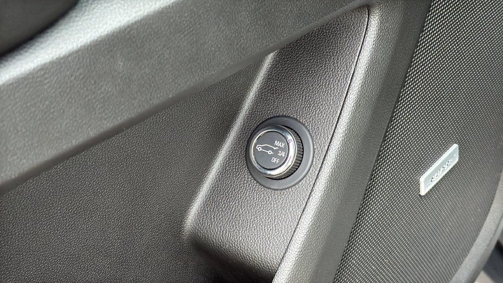 Used 2022 Chevrolet Traverse RS FWD image 22