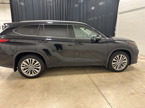 Used 2022 Toyota Highlander Platinum AWD/4WD image 11