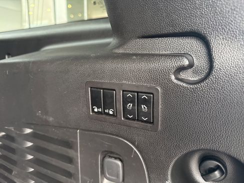 Used 2017 Cadillac Escalade ESV Platinum image 16