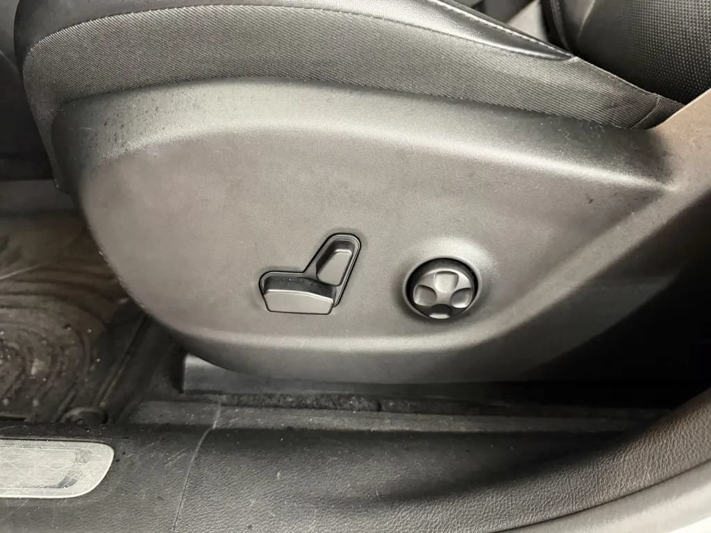 Used 2021 Jeep Cherokee Limited AWD/4WD image 14