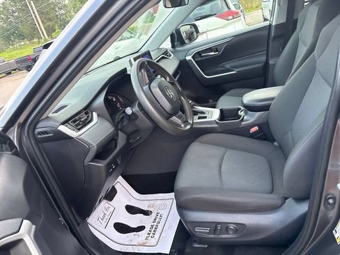 Used 2024 Toyota RAV4 XLE AWD/4WD image 8
