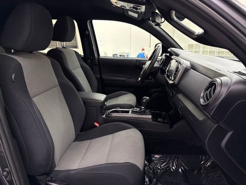 Used 2021 Toyota Tacoma TRD Off-Road w/ Technology Package image 22