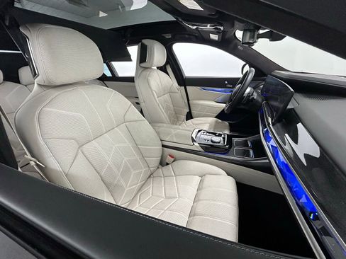 Used 2023 BMW 760i xDrive image 42