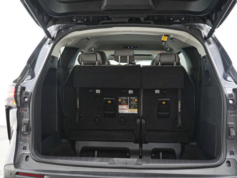 Used 2025 Toyota Sienna XLE w/ XLE Plus Package AWD/4WD image 18