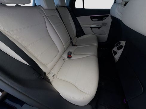 Used 2025 Mercedes-Benz GLC 350e 4MATIC image 13