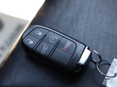 Used 2020 Jeep Grand Cherokee Limited AWD/4WD image 28