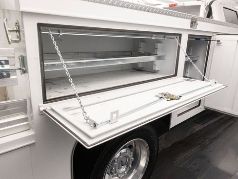 Used 2024 Ford F550 2WD Crew Cab Super Duty w/ XLT Value Package image 30