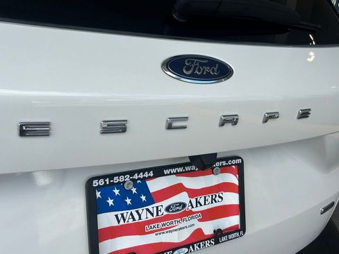 Certified 2024 Ford Escape SE w/ PHEV Premium Package image 25