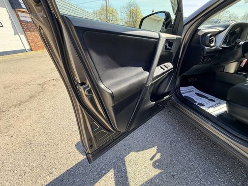 Used 2013 Toyota RAV4 XLE image 28