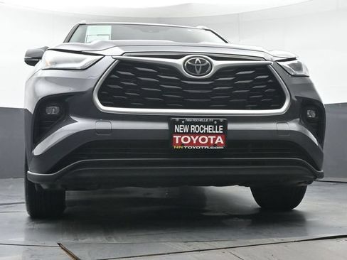 Used 2023 Toyota Highlander XLE AWD/4WD image 39