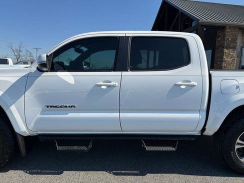 Used 2016 Toyota Tacoma TRD Sport w/ Towing Package image 34