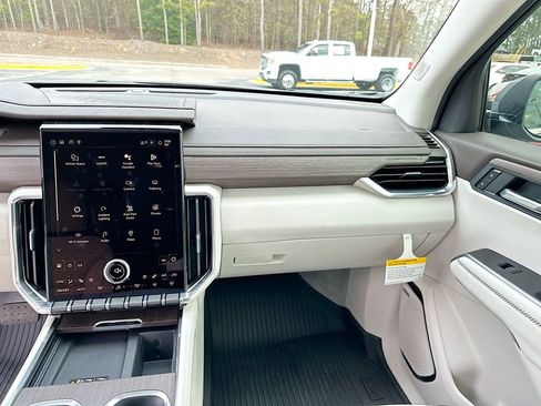 New 2026 GMC Acadia Denali w/ Super Cruise Package FWD image 20