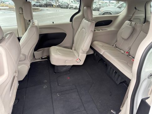 Used 2021 Chrysler Voyager Lxi image 16