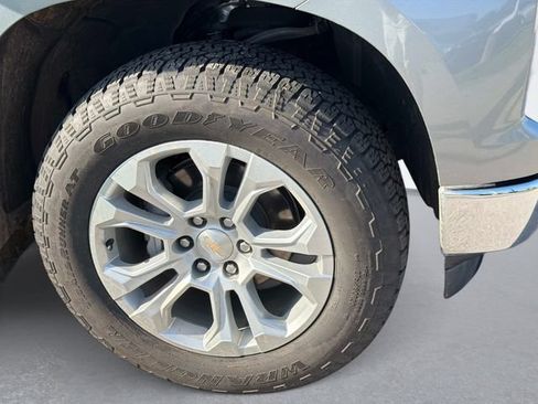 Used 2023 Chevrolet Silverado 1500 LTZ AWD/4WD image 5