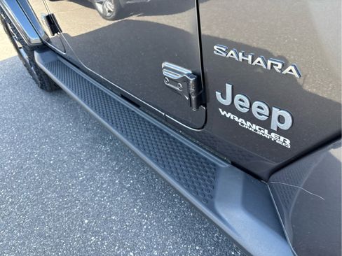 Used 2018 Jeep Wrangler Unlimited Sahara image 26
