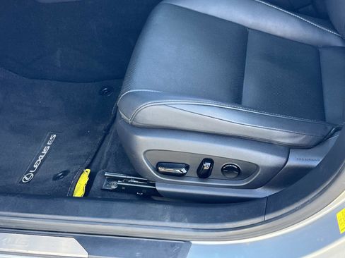 Used 2022 Lexus ES 300h w/ Premium Package image 20