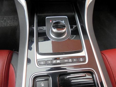 Used 2018 Jaguar XE R-Sport image 19