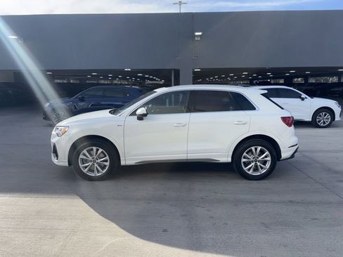 Used 2025 Audi Q3 2.0T Premium w/ Convenience Package image 9