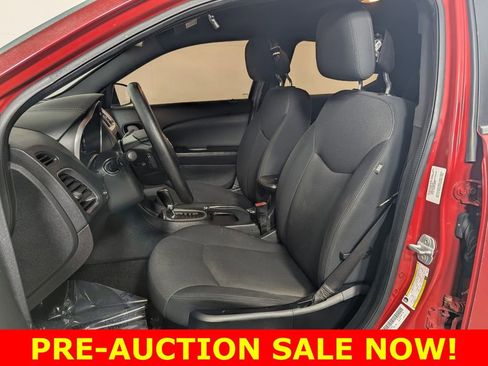 Used 2013 Dodge Avenger SE image 12