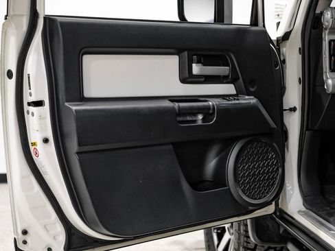 Used 2014 Toyota FJ Cruiser 4WD w/ Upgrade Package image 41