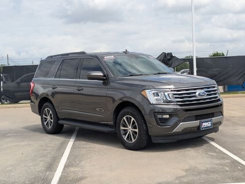 Used 2021 Ford Expedition XLT image 3