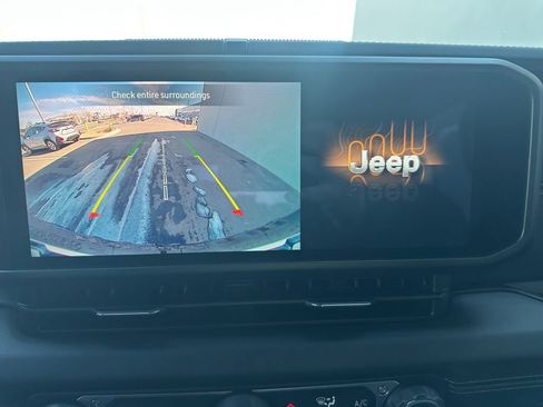 Used 2025 Jeep Wrangler Rubicon image 26