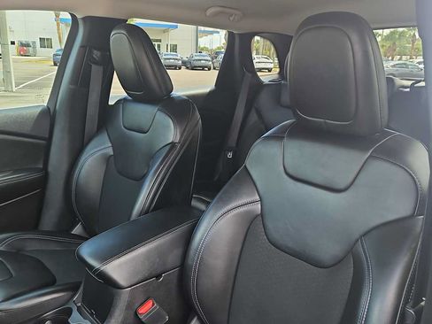 Used 2021 Jeep Cherokee Latitude Plus w/ Mopar Interior Package AWD/4WD image 13