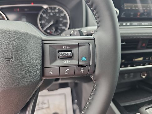 Used 2026 Nissan Rogue SV FWD image 15