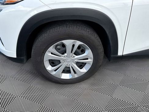 Used 2025 Chevrolet Trax LS image 27