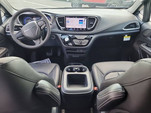 New 2026 Chrysler Pacifica Select w/ S Appearance Package FWD image 16