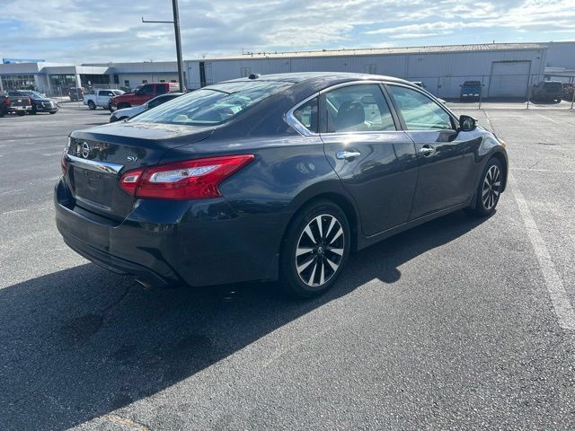 Used 2017 Nissan Altima 2.5 SV w/ Convenience Package FWD image 4