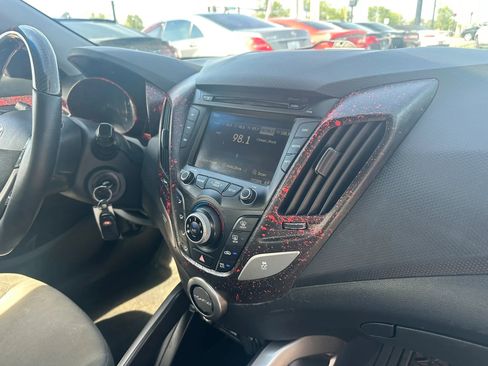 Used 2013 Hyundai Veloster image 27
