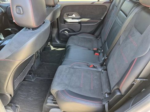 Used 2023 Mercedes-Benz GLB 250 image 18