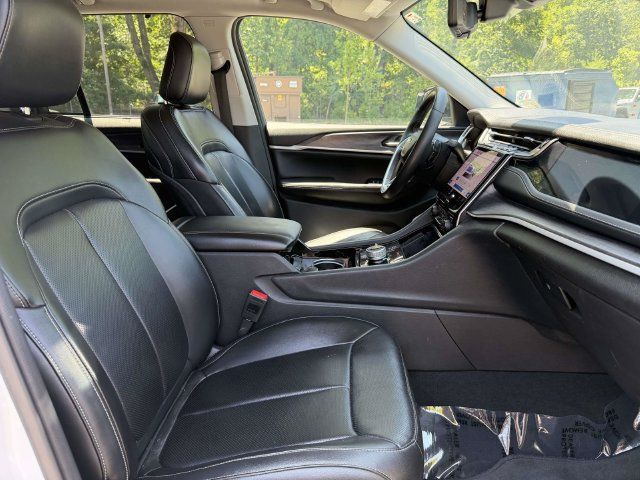 Used 2023 Jeep Grand Cherokee 4WD 4xe w/ Luxury Tech Group II image 13