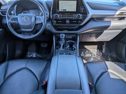 Used 2024 Toyota Highlander XLE image 18