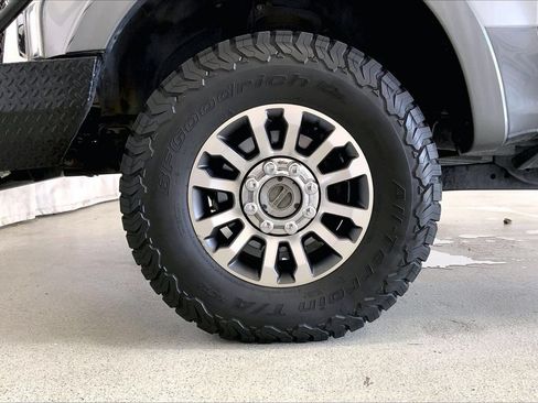 Used 2021 Ford F250 Lariat w/ Lariat Value Package AWD/4WD image 6