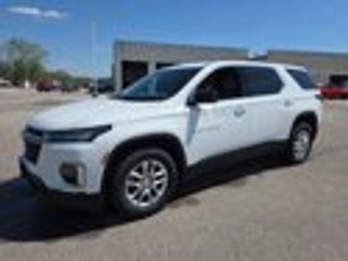 Used 2023 Chevrolet Traverse LS image 3