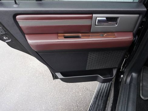 Used 2016 Ford Expedition Platinum image 30